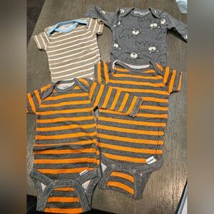 GERBER ONESIE TSHIRTS (4)